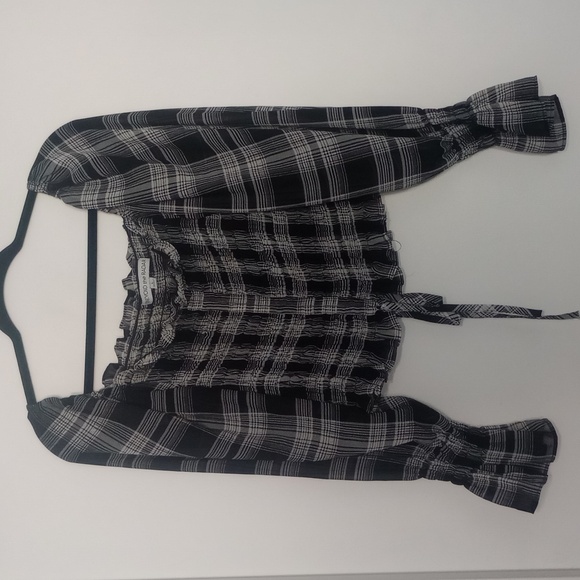 Beyond the radar off the shoulder top - Picture 1 of 2